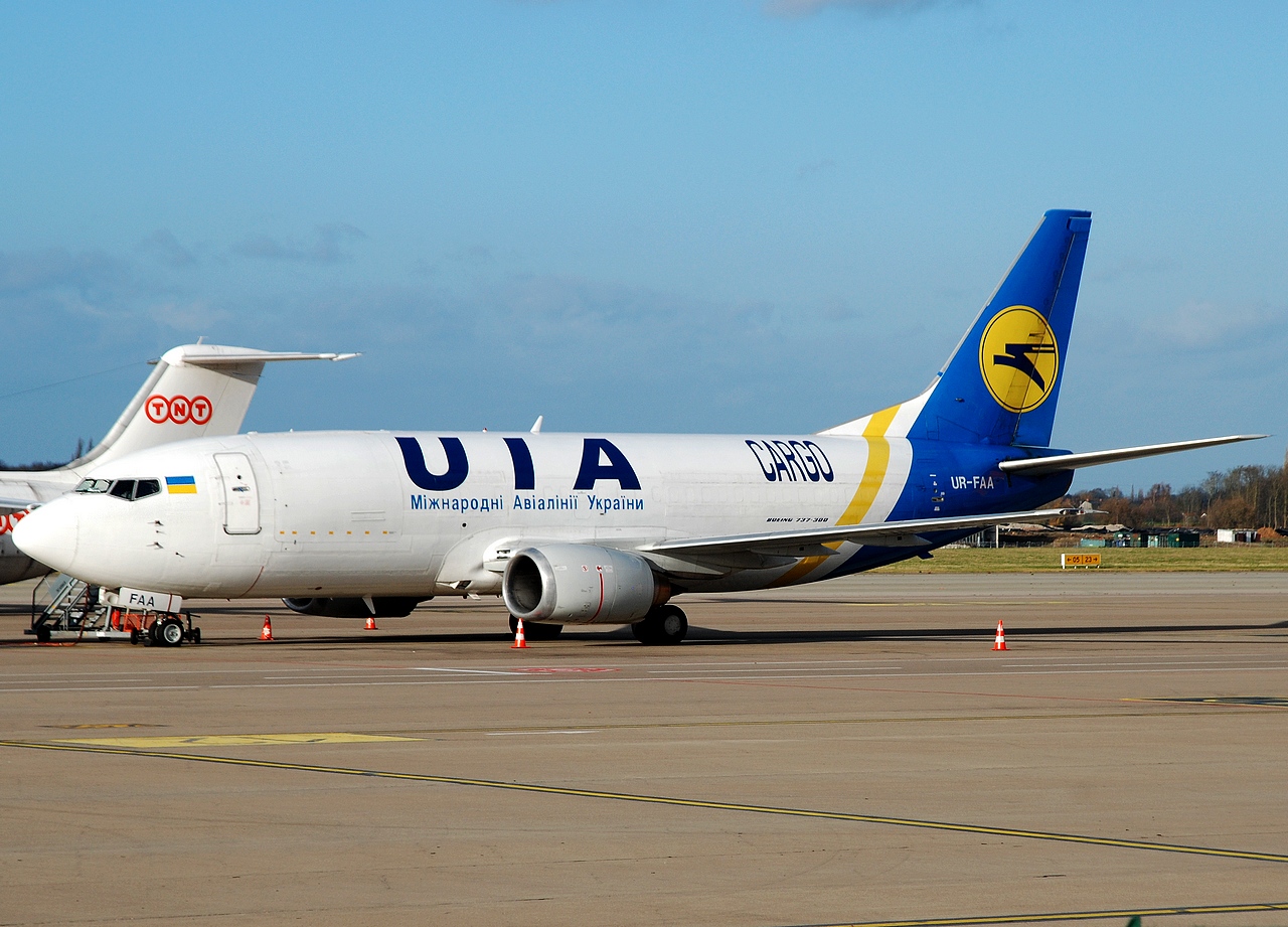 UR-FAA - 737-3Y0 - Ukraine International Airlines - LGG - 25-11-2012