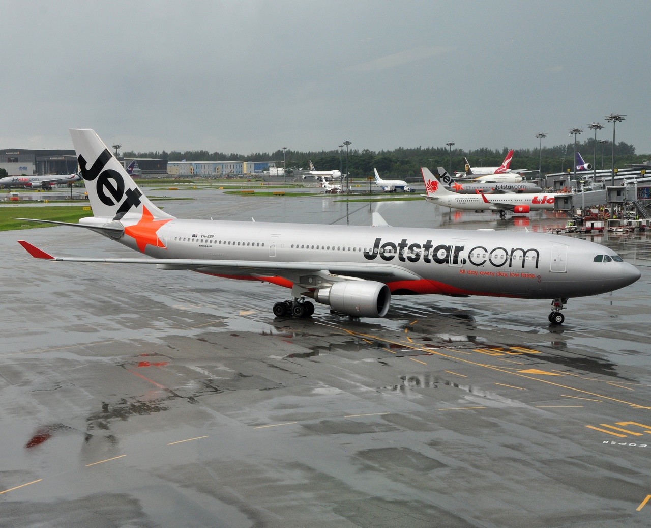 VH-EBR - A330-202 - Jetstar Airways - SIN - 31-01-2012