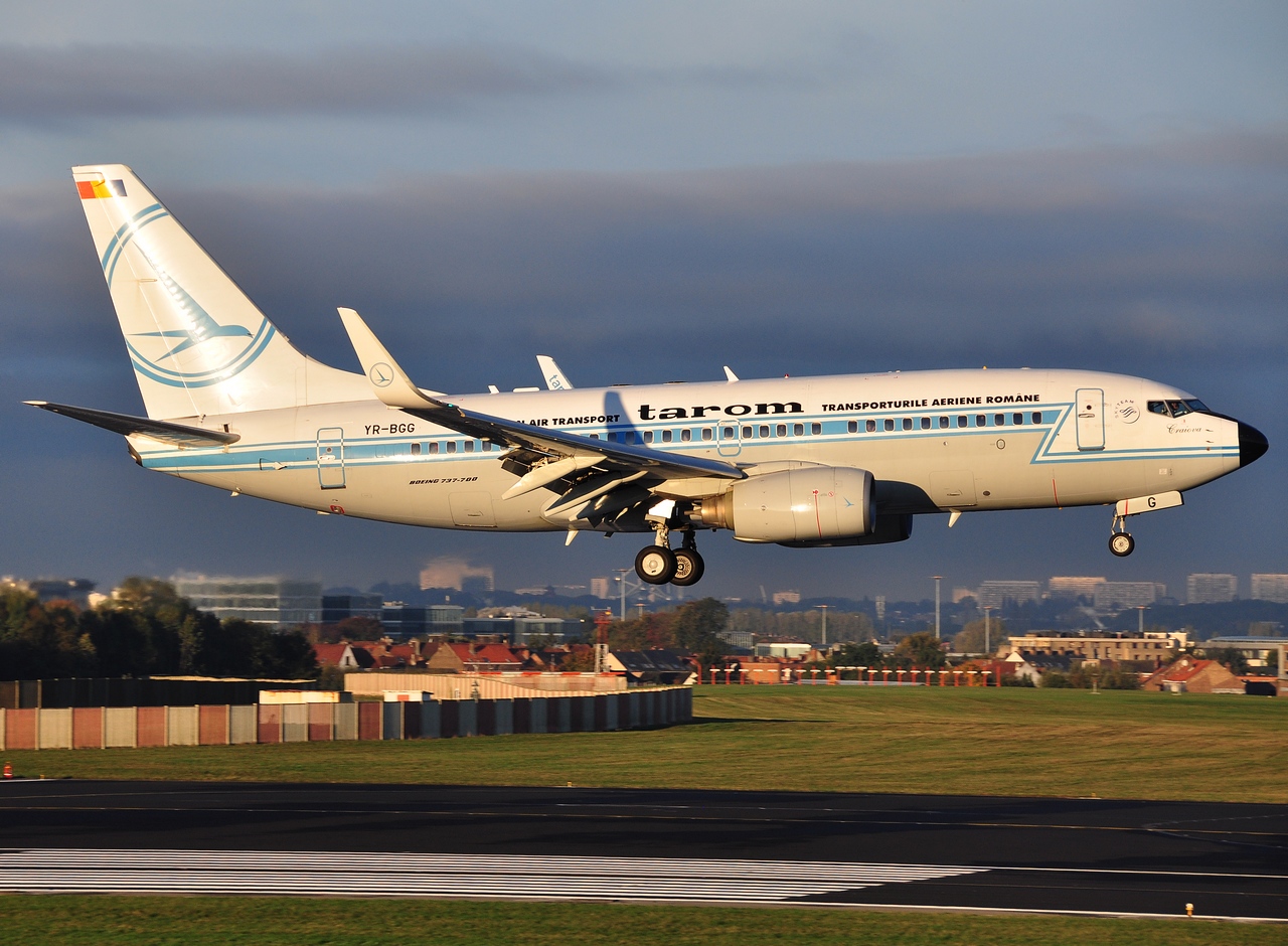 YR-BGG - 737-78J(WL) - Tarom - BRU - 27-10-2012
