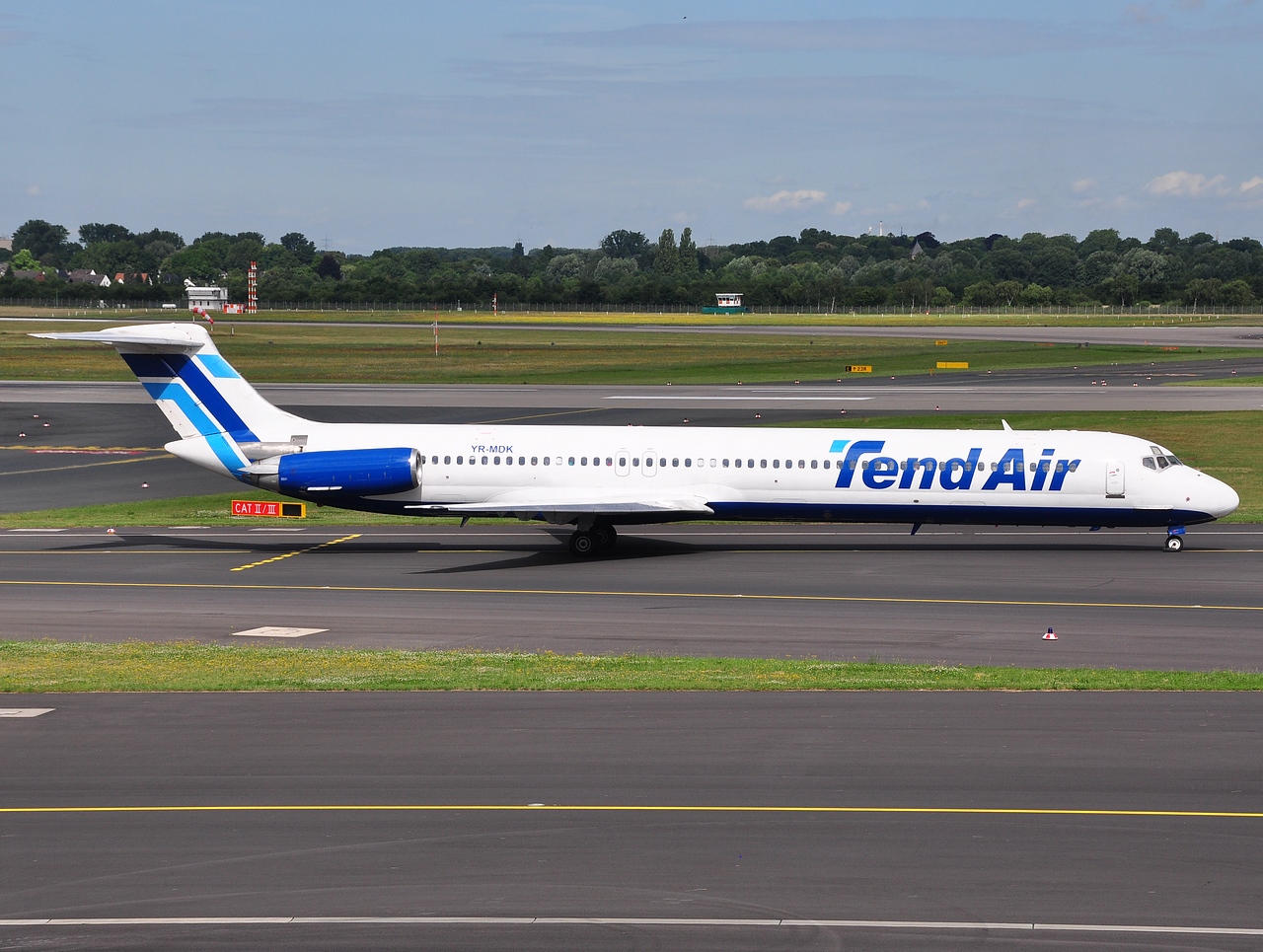 YR-MDK - MD-82 - Tend Air - DUS - 07-07-2012
