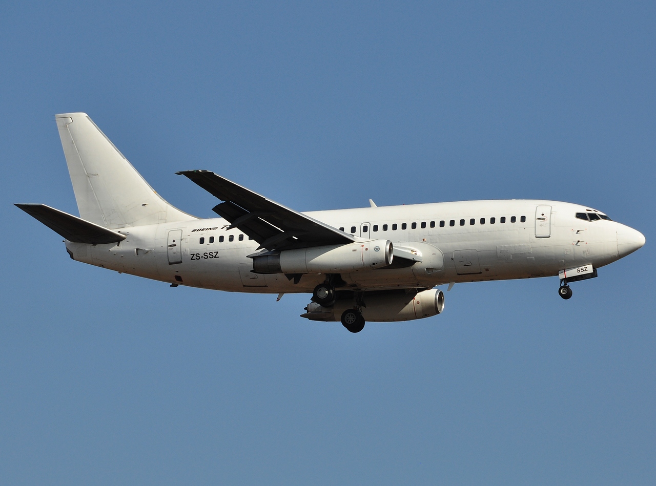 ZS-SSZ - 737-219 - Santaco Airlines - JNB - 25-05-2012