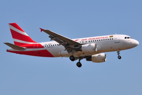 3B-NBH - A319-112 - Air Mauritius - JNB - 25-05-2012