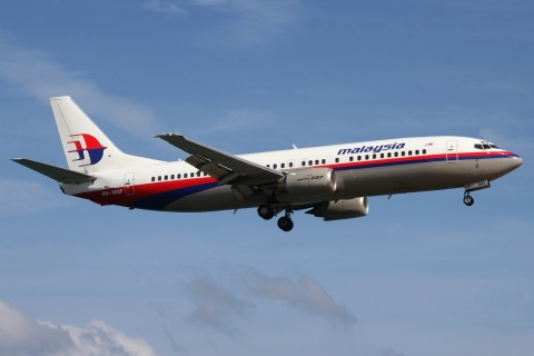 9M-MMF - 737-4H6 - Malaysia Airlines - HKT - 03-02-2012