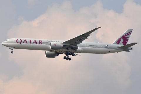 A7-BAM - 777-3DZ(ER) - Qatar Airways - BKK - 25-01-2012