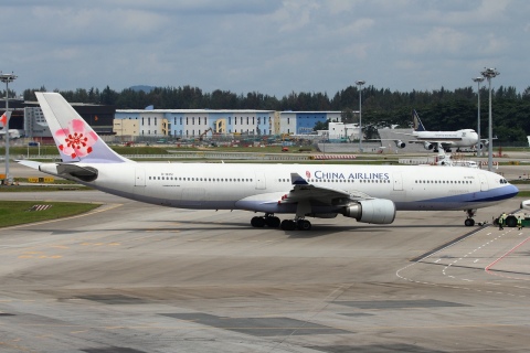 B-18351 - A330-302 - China Airlines - SIN - 31-01-2012