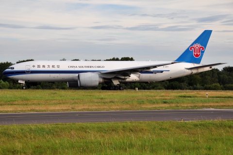 B-2071 - 777-F1B - China Southern Airlines - LUX - 02-09-2012b