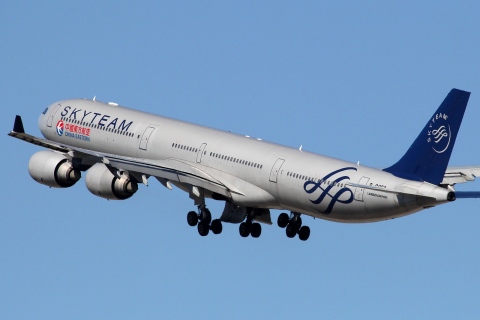 B-6053 - A340-642 - China Eastern Airlines - LAX - 04-03-2012c