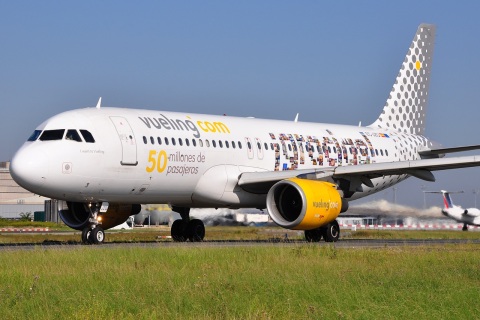 EC-JZQ - A320-214 - Vueling - CDG - 10-08-2012b