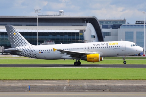 EC-KHN - A320-216 - Vueling - BRU - 12-07-2012