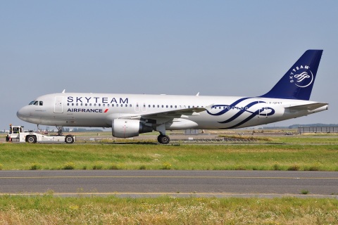 F-GFKY - A320-211 - Air France - CDG - 10-08-2012