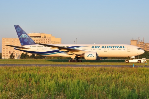 F-ORUN - 777-2Q8(ER) - Air Austral - CDG - 10-08-2012