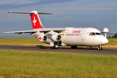 HB-IYT - RJ100 - Swiss - LUX - 02-09-2012