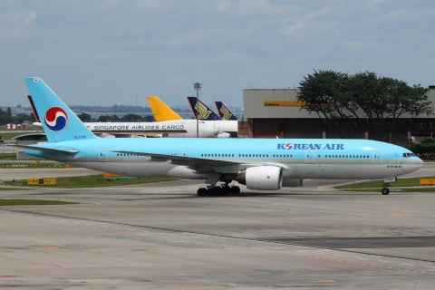 HL7598 - 777-2B5(ER) - Korean Air Lines - SIN - 31-01-2012