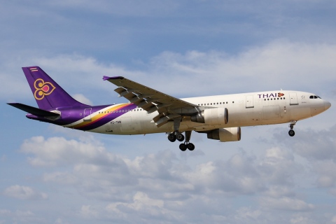 HS-TAM - A300-622R - Thai Airways International - HKT - 01-02-2012