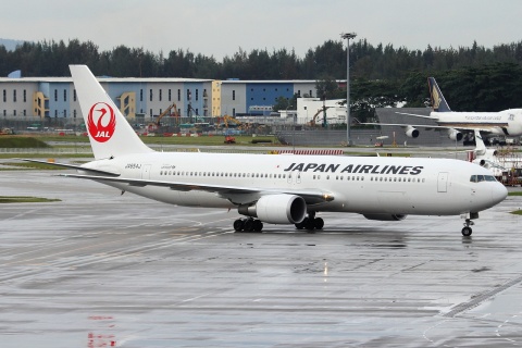 JA654J - 767-346(ER) - Japan Airlines - SIN - 31-01-2012