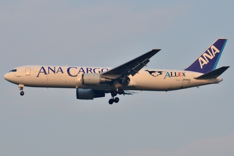 JA8356 - 767-381(ER) - ANA All Nippon Airways - BKK - 27-01-2012
