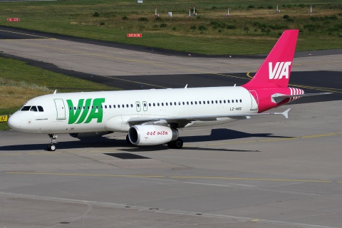 LZ-MDC - A320-232 - Air Via - CGN - 01-08-2012b