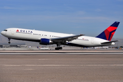 N127DL - 767-332 - Delta Air Lines - LAS - 05-03-2012