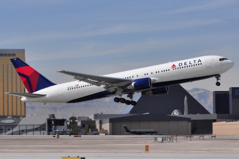 N127DL - 767-332 - Delta Air Lines - LAS - 05-03-2012b
