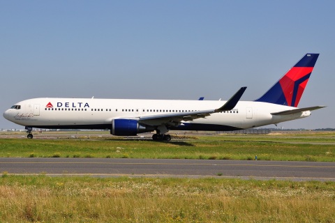 N16065 - 767-332(ER)(WL) - Delta Air Lines - CDG - 10-08-2012