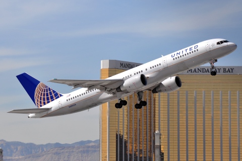 N584UA - 757-222 - United Airlines - LAS - 05-03-2012b
