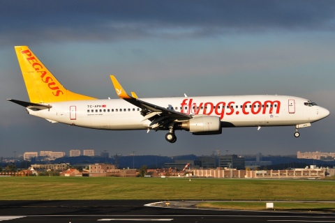 TC-APH - 737-8S3(WL) - Pegasus - BRU - 27-10-2012