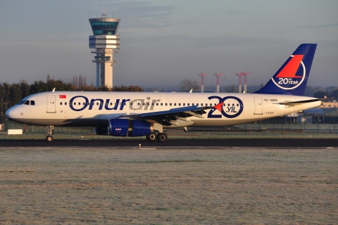 TC-OBS - A320-212 - Onur Air - BRU - 27-10-2012