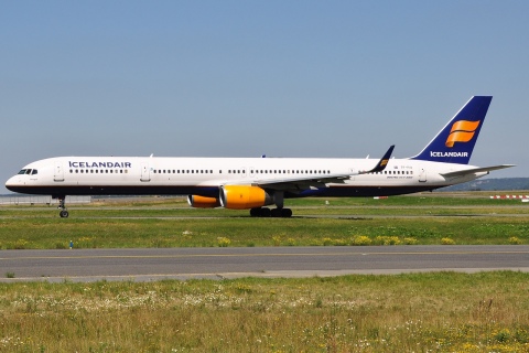 TF-FIX - 757-308(WL) - Icelandair - CDG - 10-08-2012