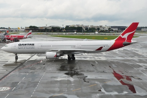 VH-QPI - A330-303 - Qantas - SIN - 31-01-2012