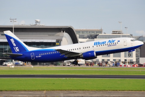 YR-BAJ - 737-430 - Blue Air - BRU - 12-07-2012