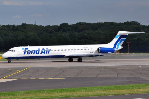 YR-MDK - MD-82 - Tend Air - DUS - 07-07-2012b