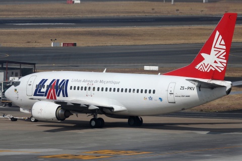 ZS-PKV - 737-529 - LAM _ Linhas Aereas de Mocambique - JNB - 31-05-2012
