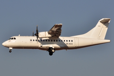 ZS-XCC - ATR 42-500 - Solenta Aviation - JNB - 25-05-2012