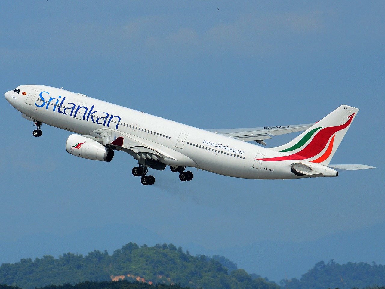 4R-ALJ - A330-243 - SriLankan Airlines - KUL - 26-01-2013