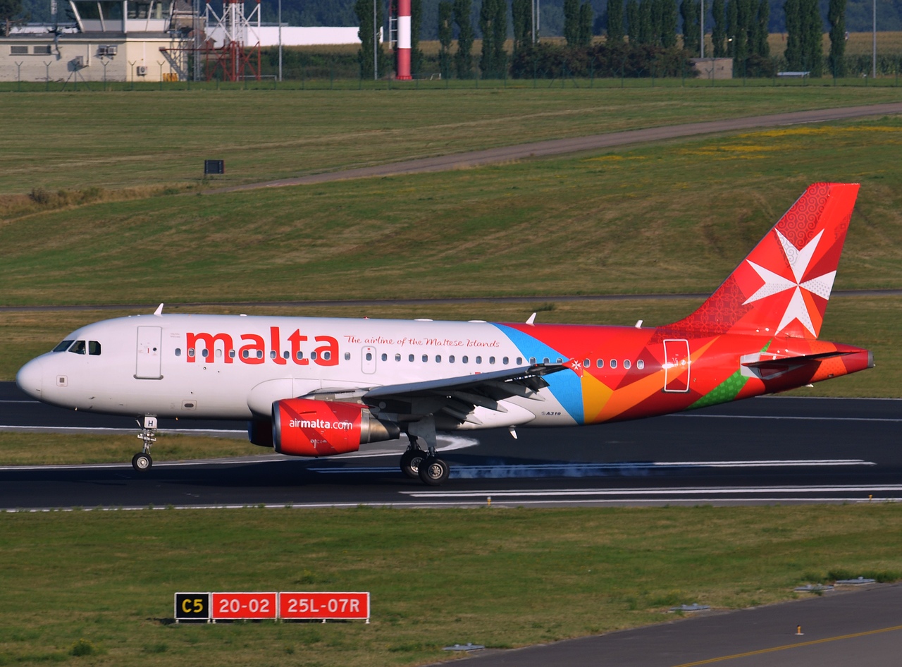 9H-AEH - A319-111 - Air Malta - BRU - 23-08-2013