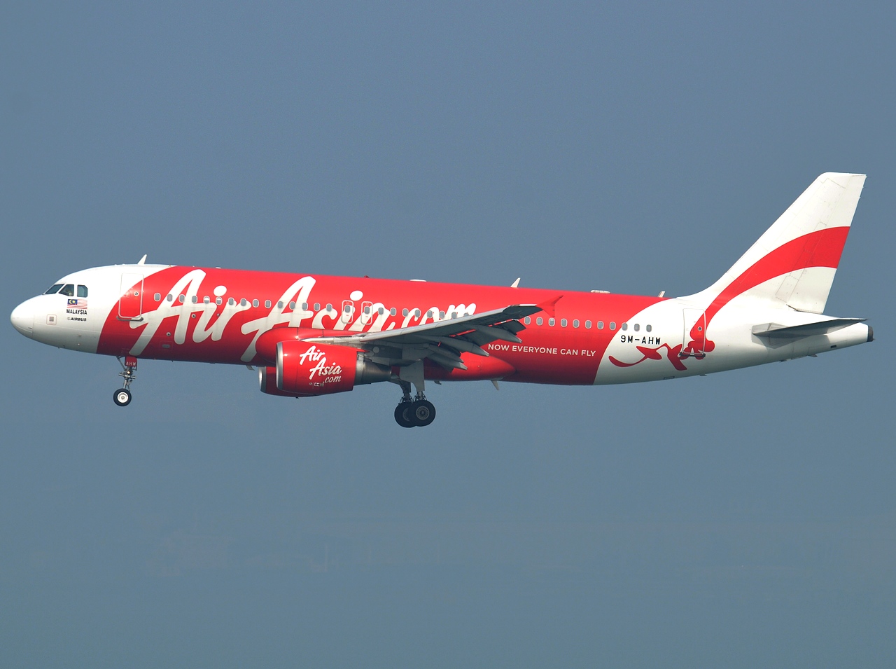 9M-AHW - A320-216 - AirAsia - HKG - 23-01-2013