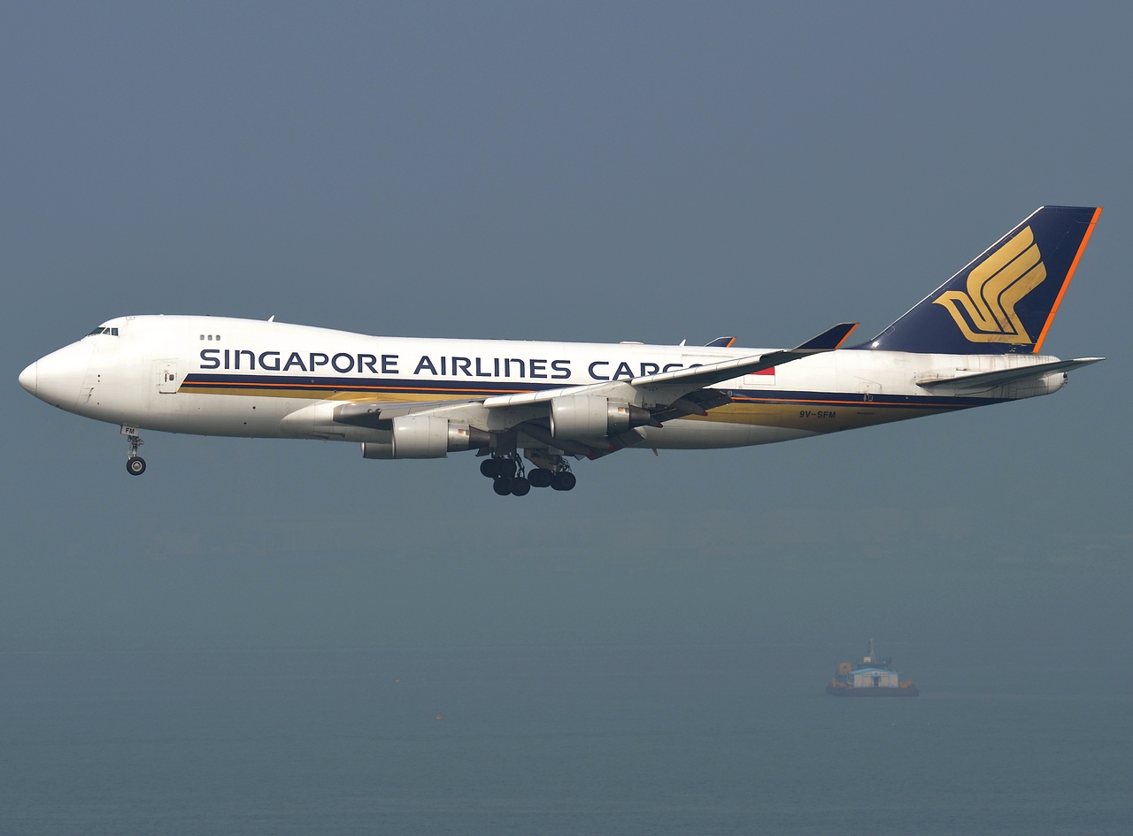 9V-SFM - 747-412F - Singapore Airlines - HKG - 23-01-2013