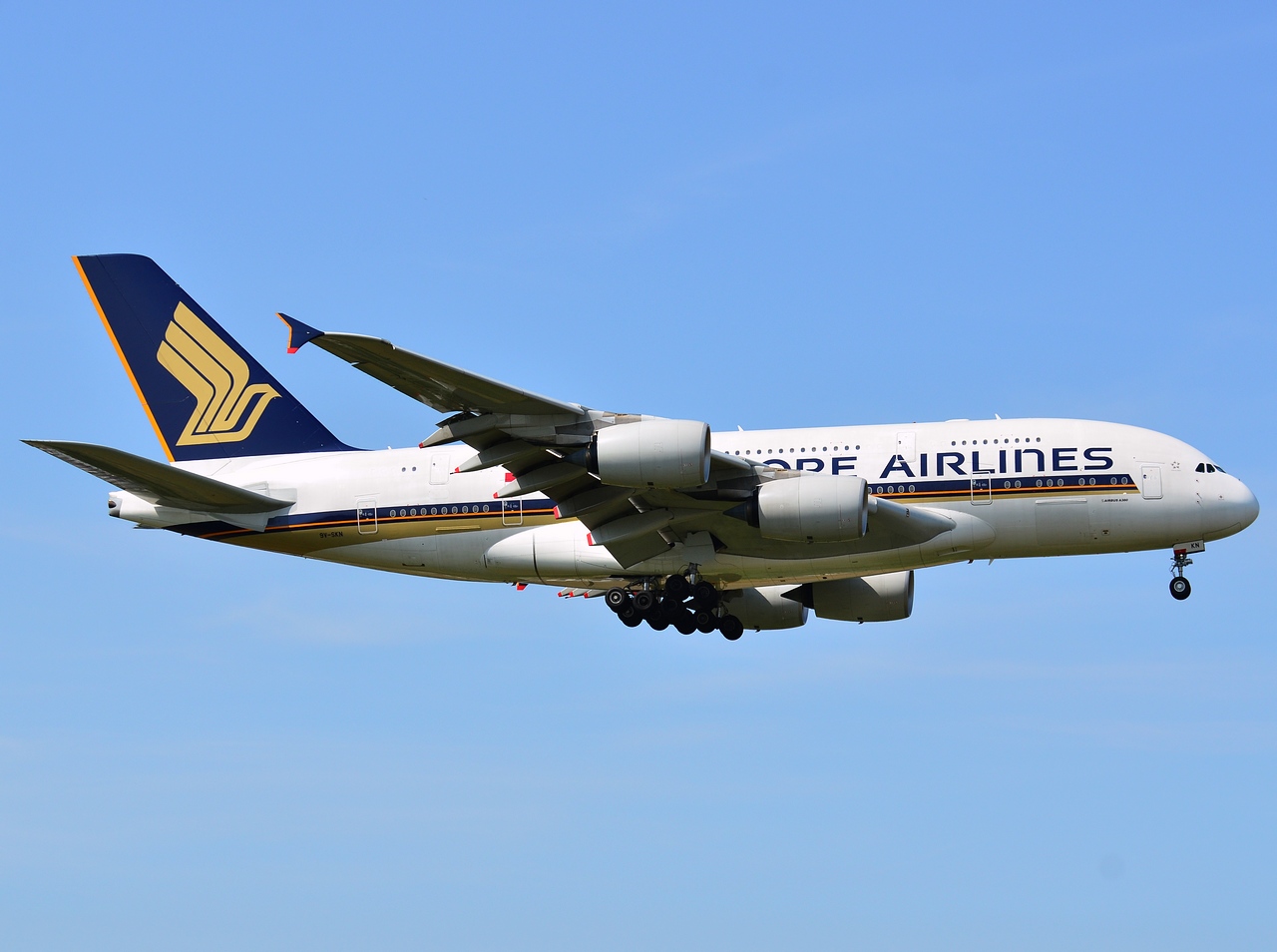 9V-SKN - A380-841 - Singapore Airlines - LHR - 11-07-2013