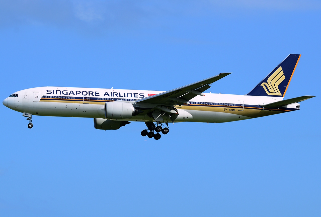 9V-SQM - 777-212(ER) - Singapore Airlines - SIN - 27-01-2013