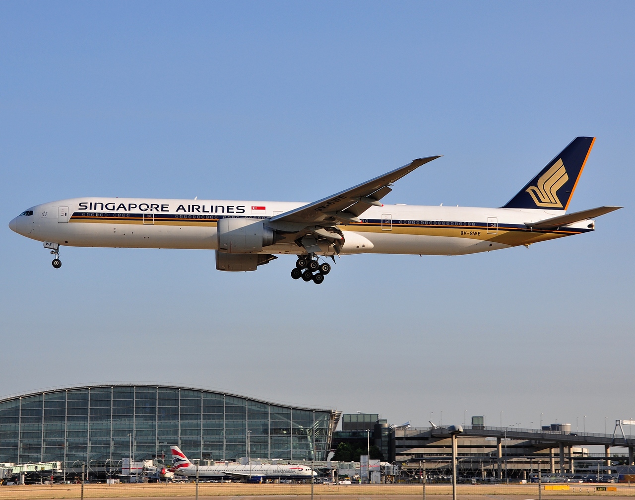 9V-SWE - 777-312(ER) - Singapore Airlines - LHR - 11-07-2013