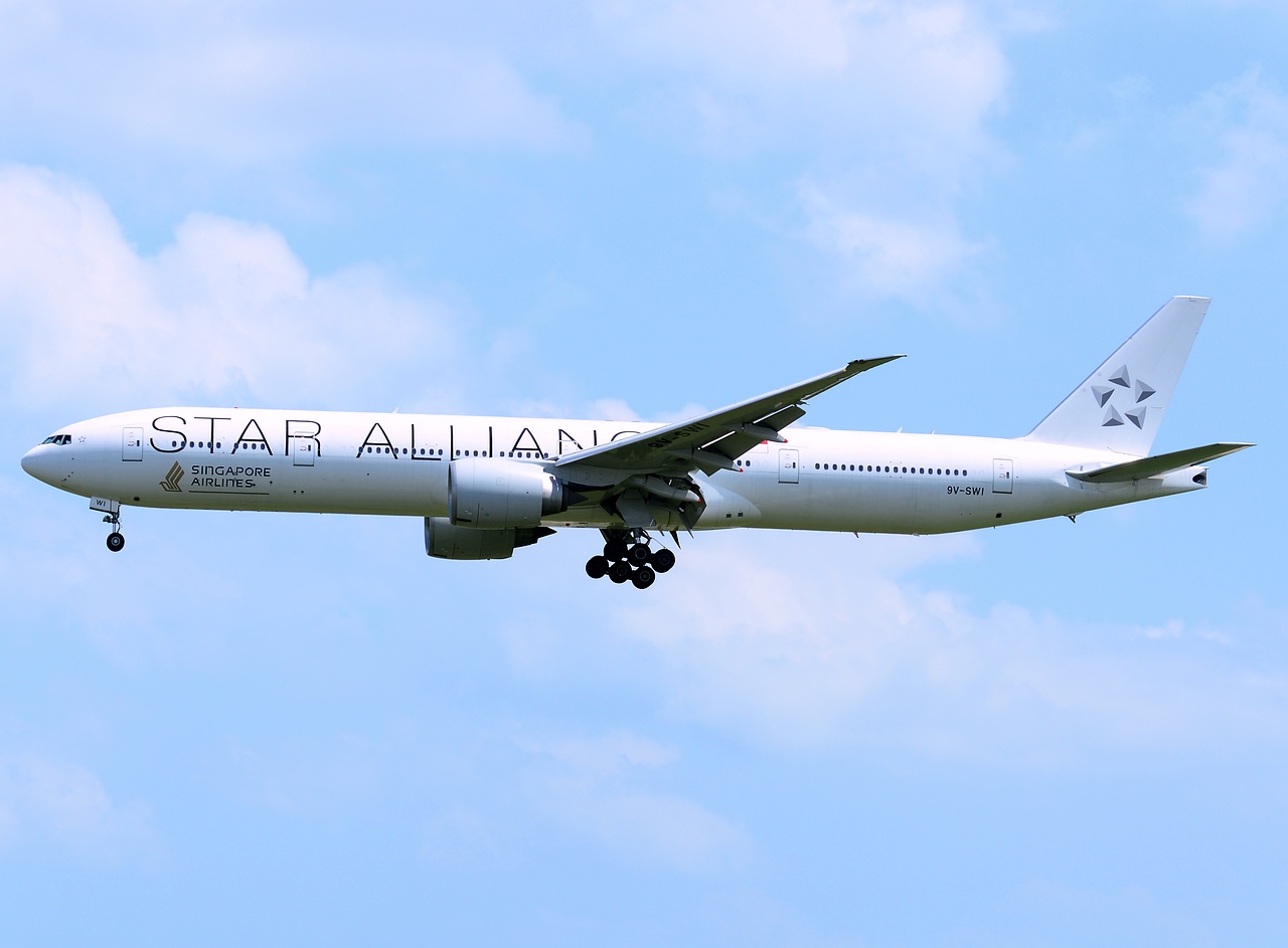 9V-SWI - 777-312(ER) - Singapore Airlines - SIN - 27-01-2013