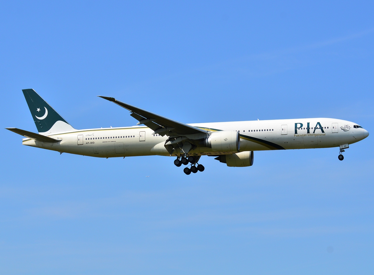 AP-BID - 777-340(ER) - PIA Pakistan International Airlines - LHR - 11-07-2013