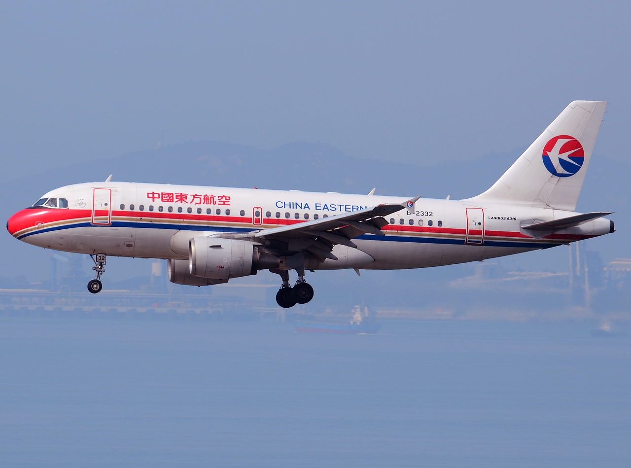 B-2332 - A319-112 - China Eastern Airlines - HKG - 05-02-2013