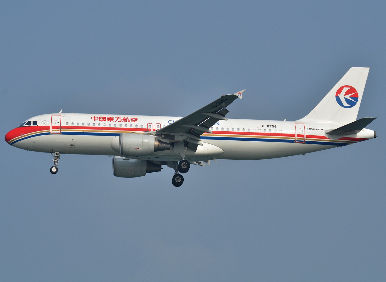 B-6796 - A320-214 - China Eastern Airlines - HKG - 23-01-2013