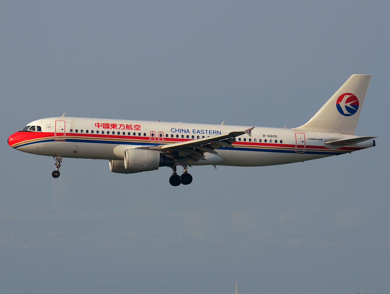 B-6805 - A320-214 - China Eastern Airlines - HKG - 05-02-2013