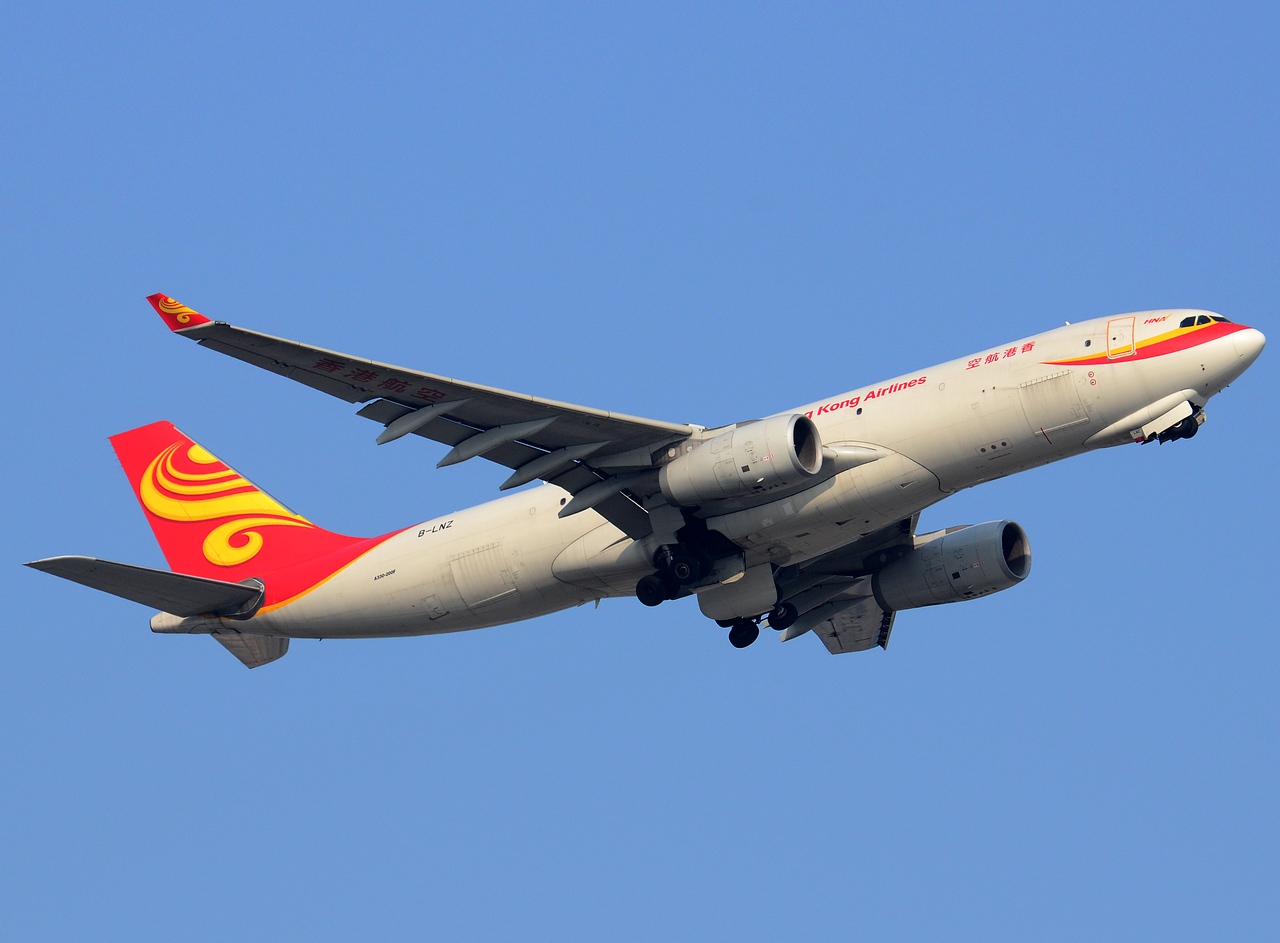 B-LNZ - A330-243F - Hong Kong Airlines - HKG - 25-01-2013