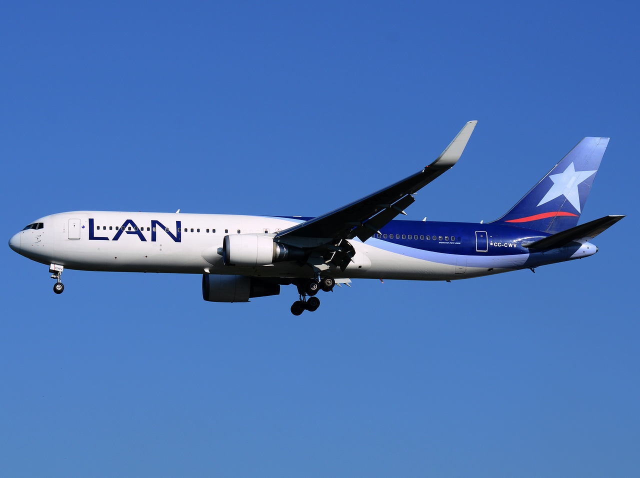 CC-CWV - 767-316(ER)(WL) - LAN Airlines - GRU - 05-06-2013