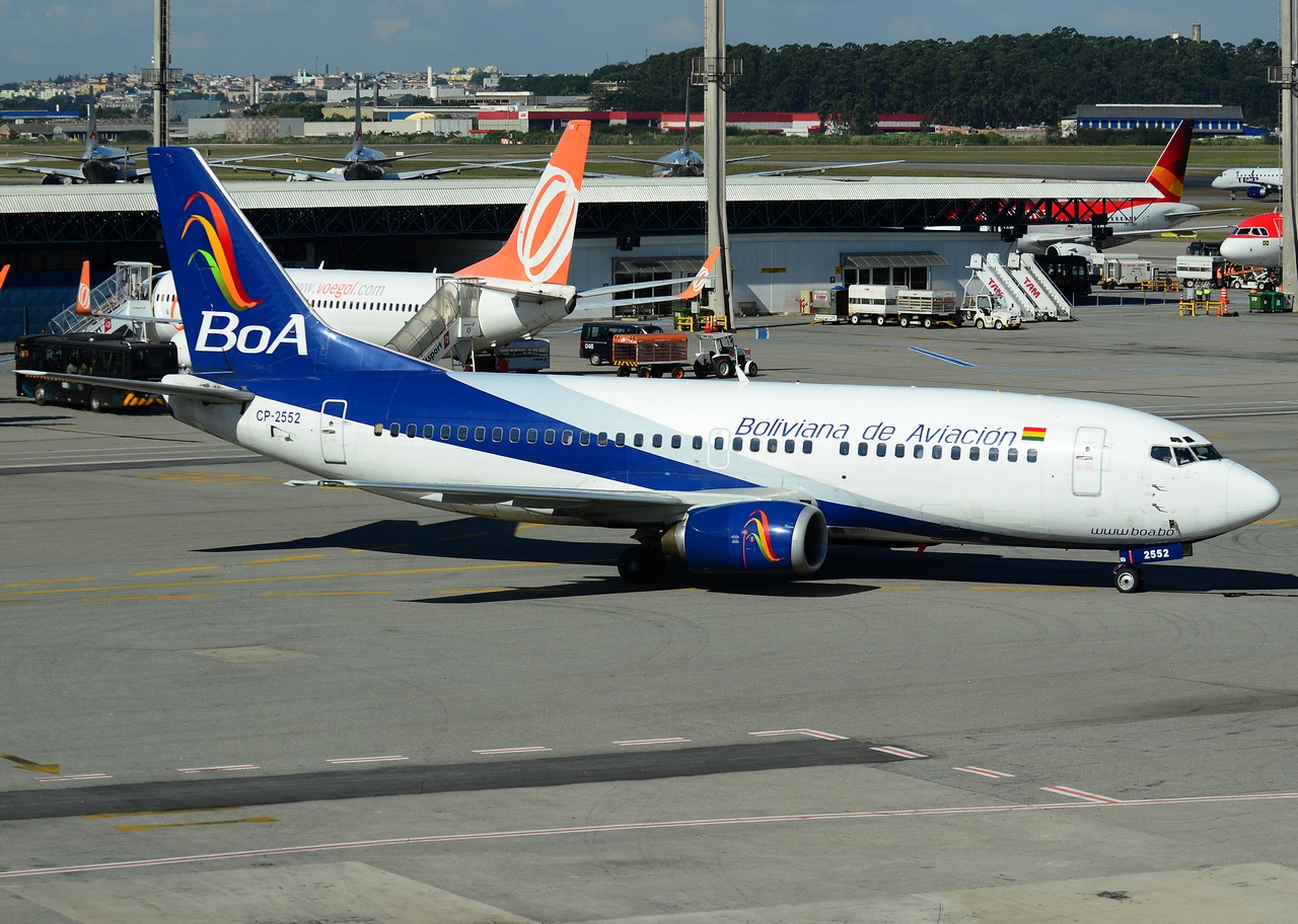 CP-2552 - 737-3M8 - Boliviana de Aviacion (BoA) - GRU - 06-06-2013b