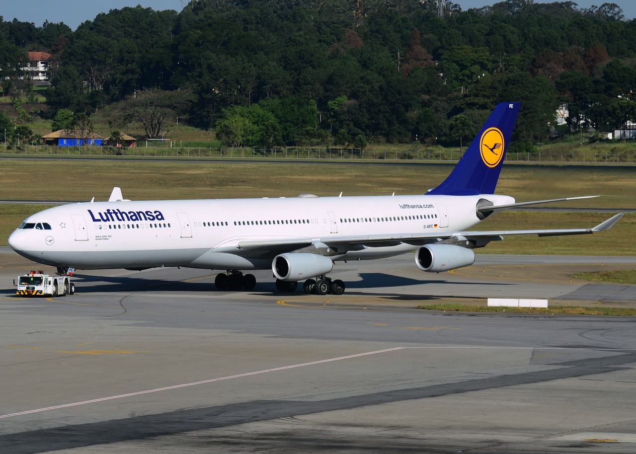 D-AIFC - A340-313 - Lufthansa - GRU - 06-06-2013