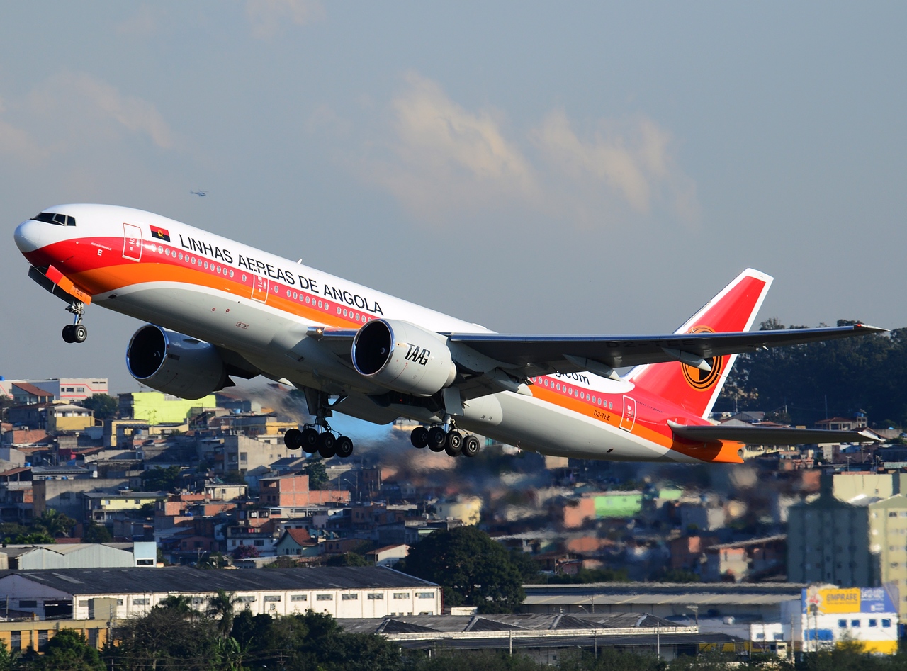 D2-TEE - 777-2M2(ER) - TAAG _ Linhas Aereas de Angola Airlines - GRU - 07-06-2013